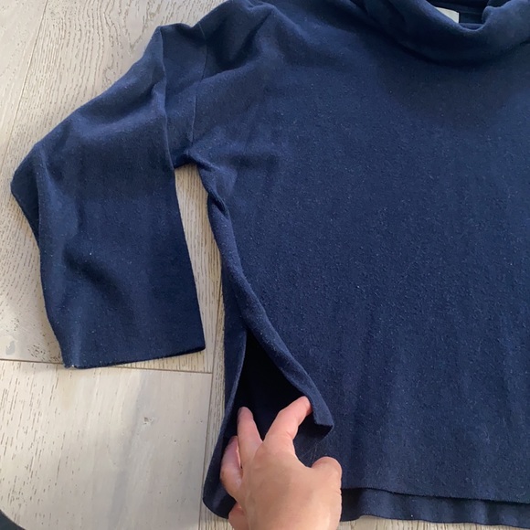 Navy blue turtleneck sweater - Picture 4 of 5